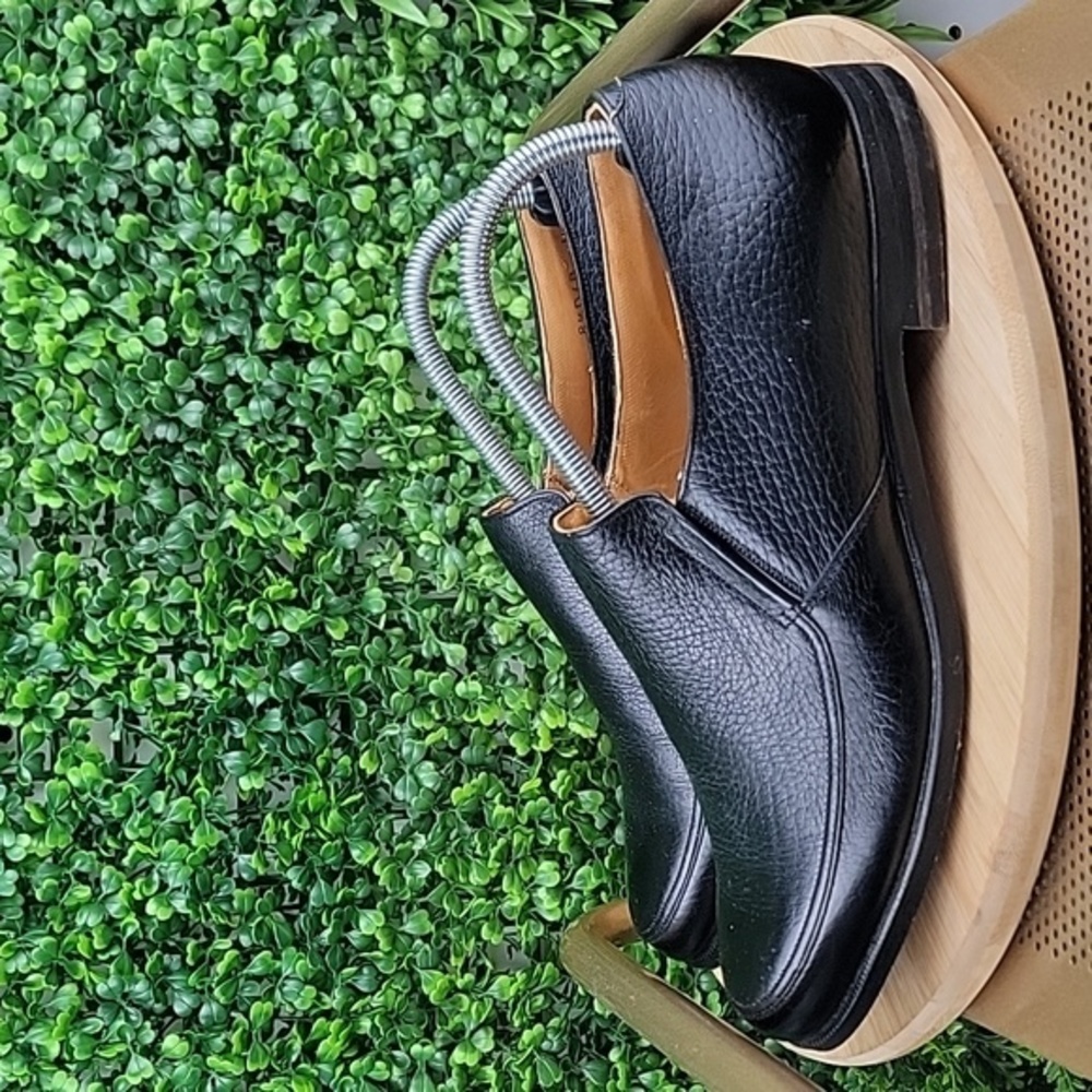 Robert's Mens Geniune Calfskin Leather Slipon Vented Loafer Shoe Black Size 8.5